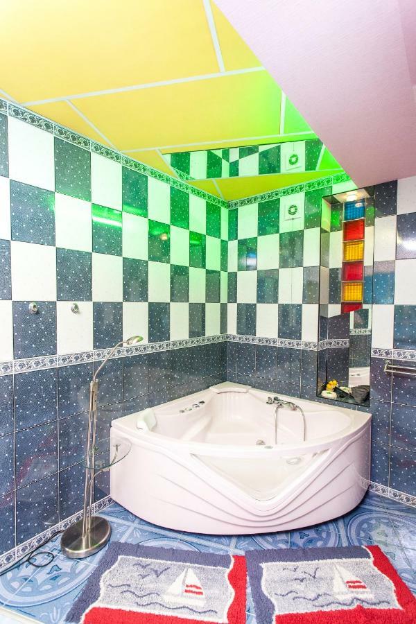 Apartment With Jacuzzi In Old Town カウナス エクステリア 写真